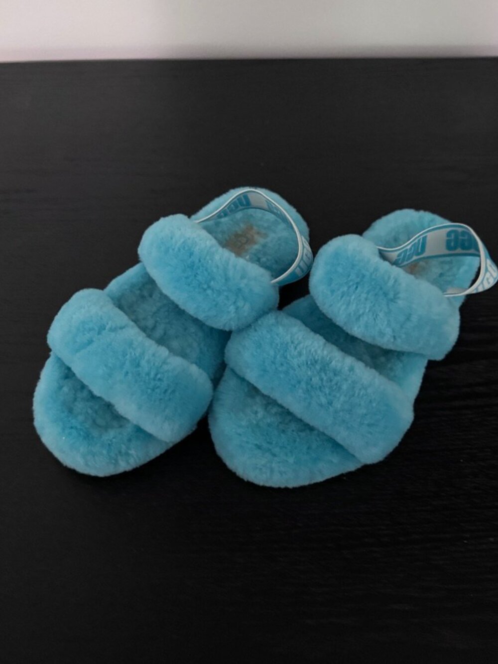 UGG Girls' Oh Yeah Slide Fluffy Slippers, Light Blue / Aqua, Size: 4, Never Worn